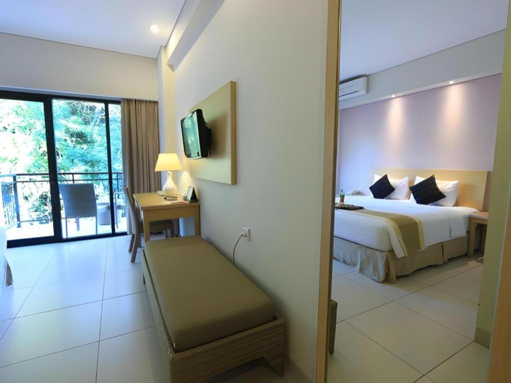 Laprima Hotel Flores Labuan Bajo Esterno foto