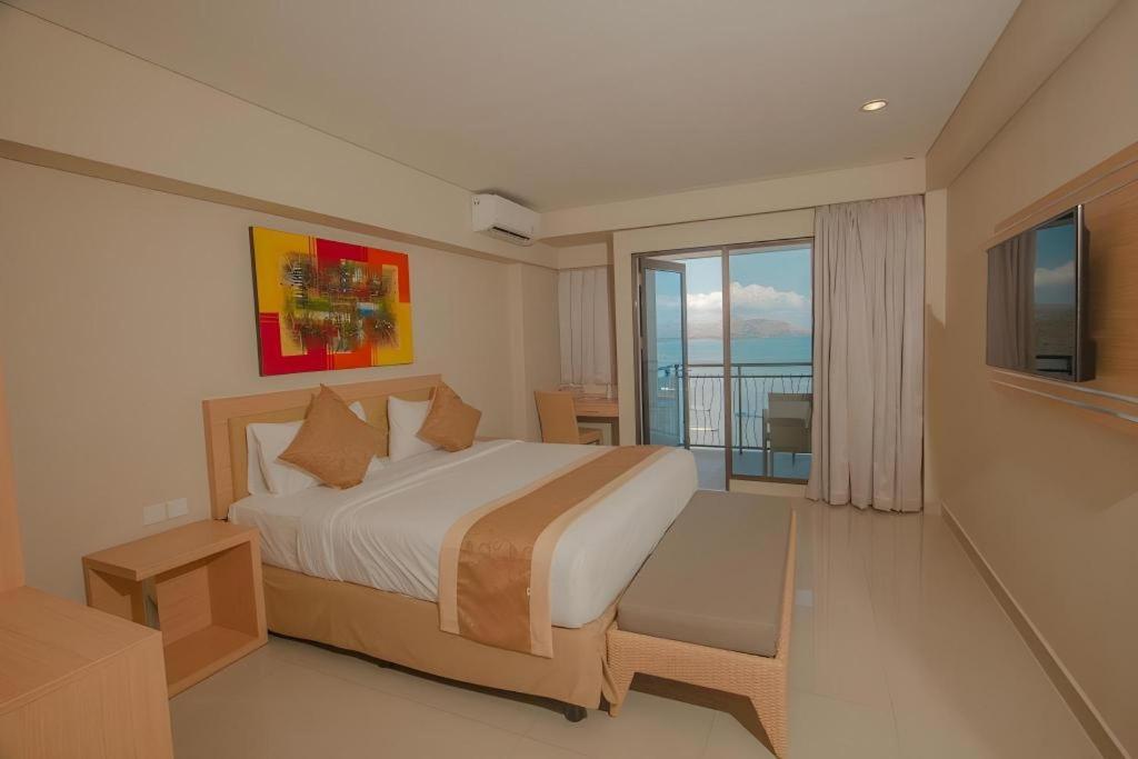 Laprima Hotel Flores Labuan Bajo Esterno foto