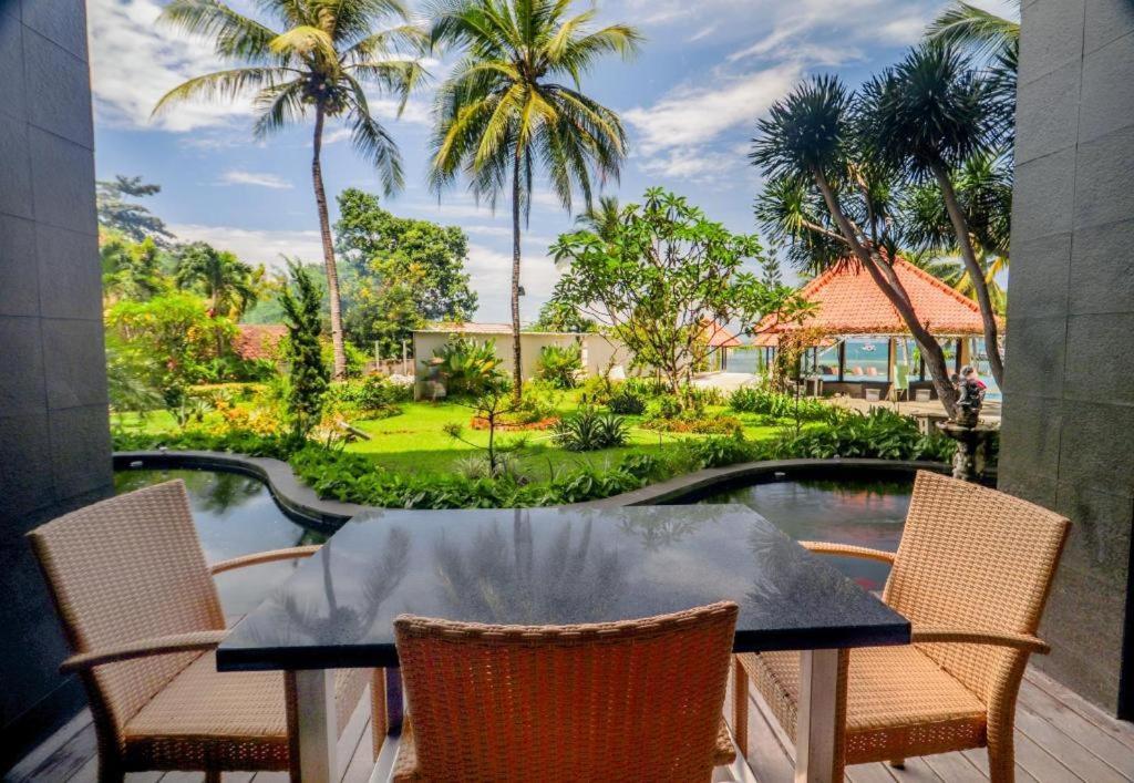 Laprima Hotel Flores Labuan Bajo Esterno foto