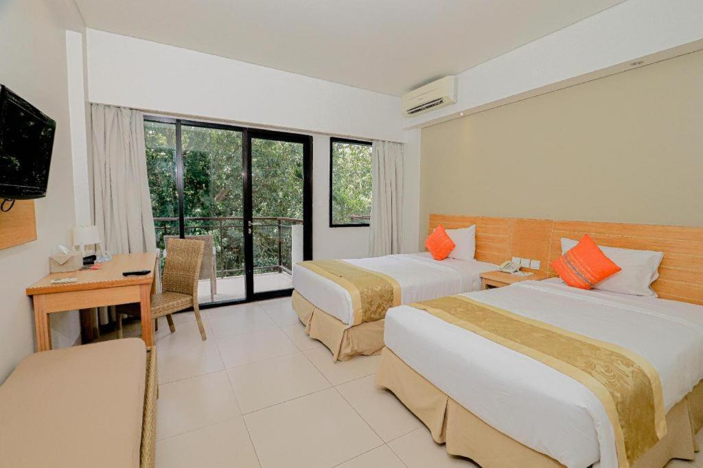Laprima Hotel Flores Labuan Bajo Esterno foto