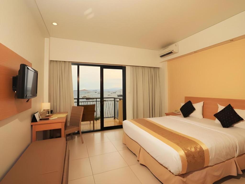 Laprima Hotel Flores Labuan Bajo Esterno foto